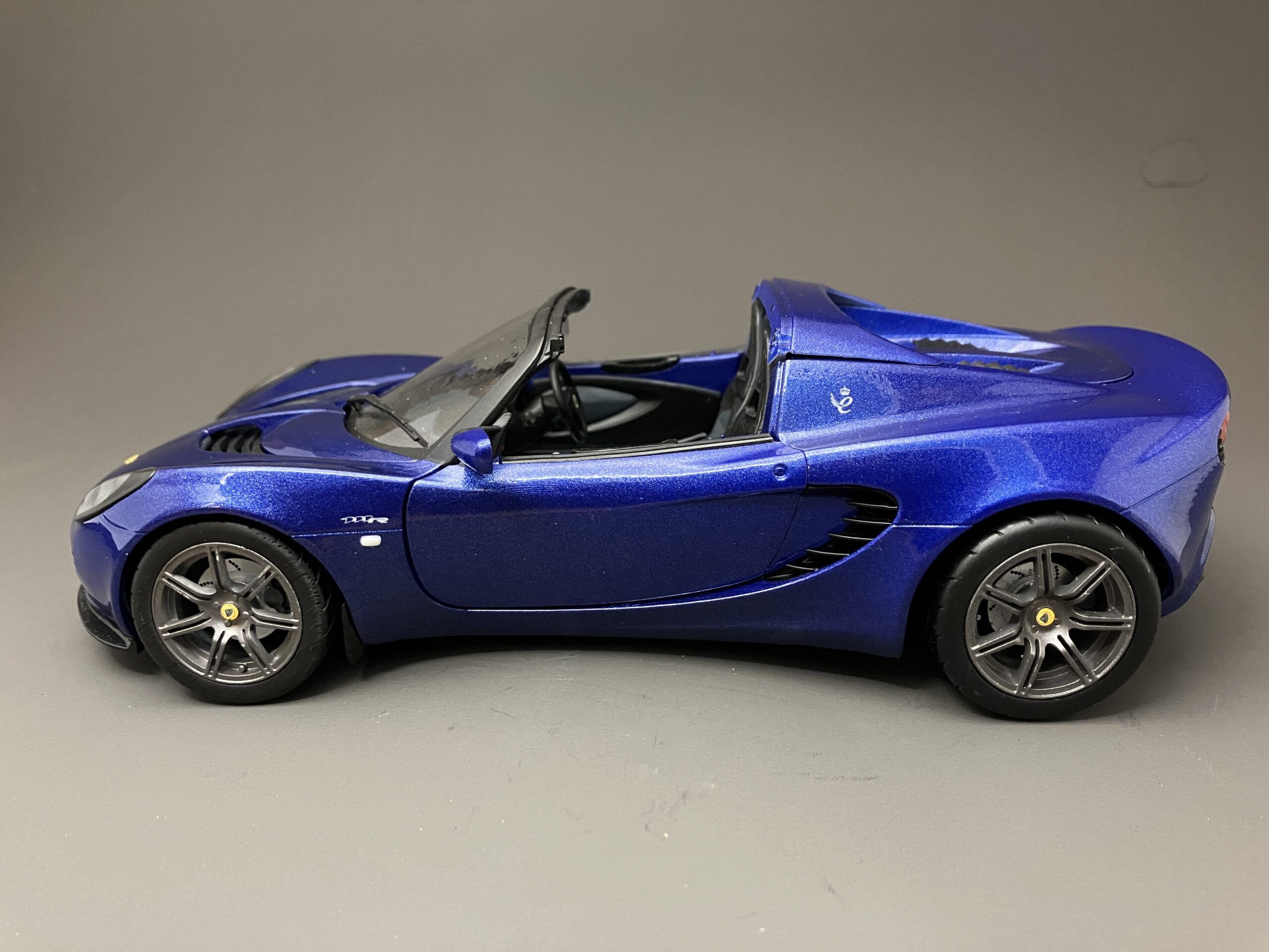 Bespoke built Lotus Elise 111r scale model 1:18 magnetic